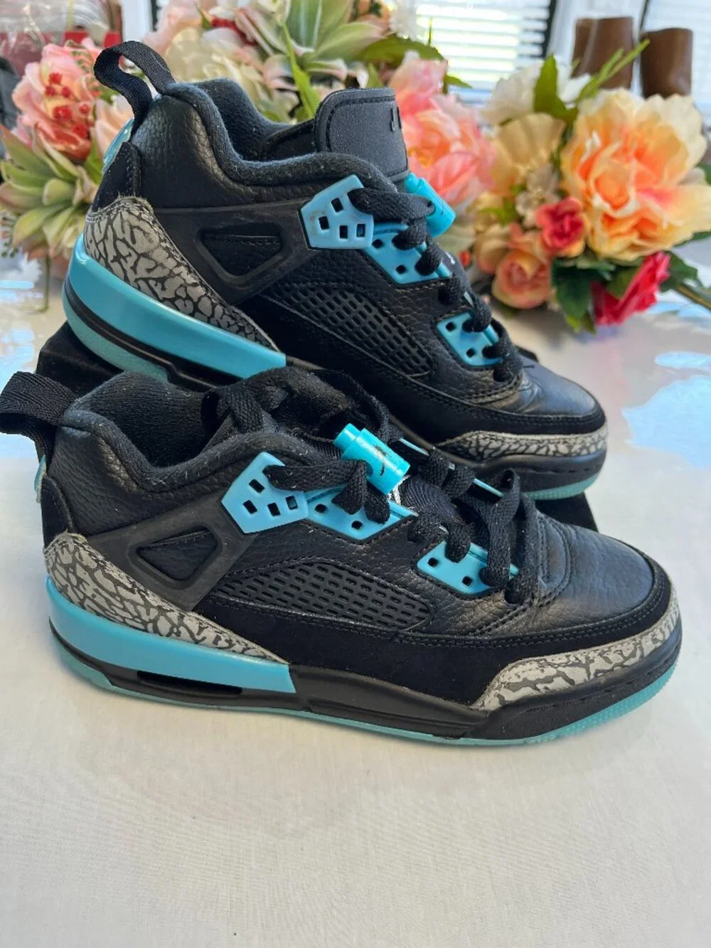 Jordan Spizike Low GS Black Gamma Blue Size 3.5Y